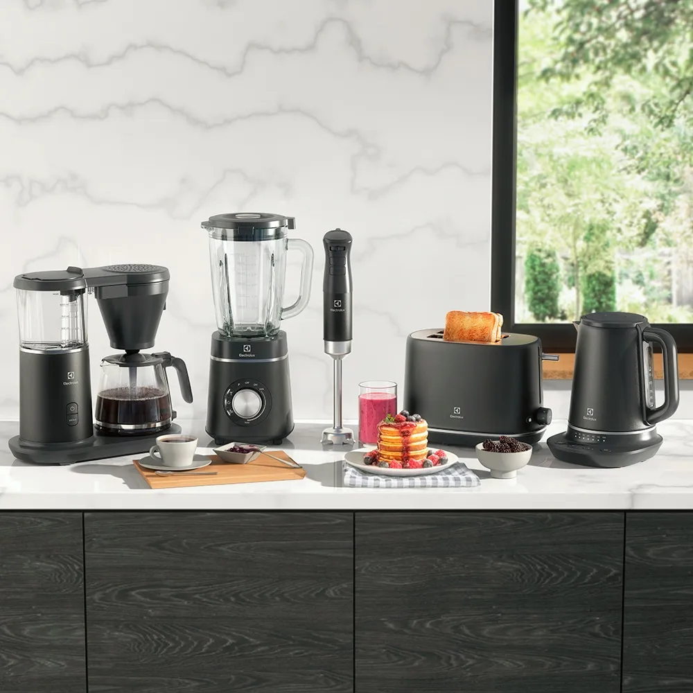 Torradeira Elétrica Electrolux Inox Preta Expert com 7 Níveis de Tostagem (TOP70)